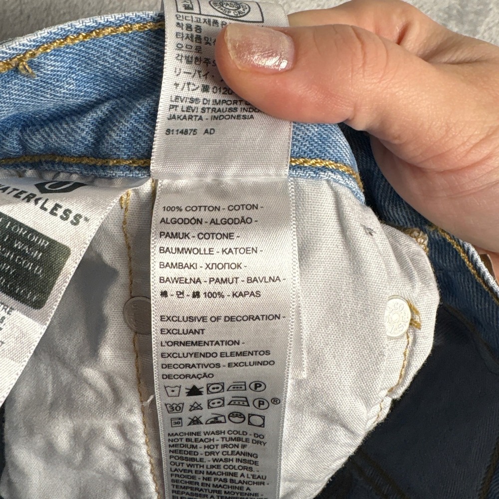 Levi's 501 Cutoff Denim Shorts Light Wash Distressed Frayed Hem‎ Women's 24 - Picture 5 of 5